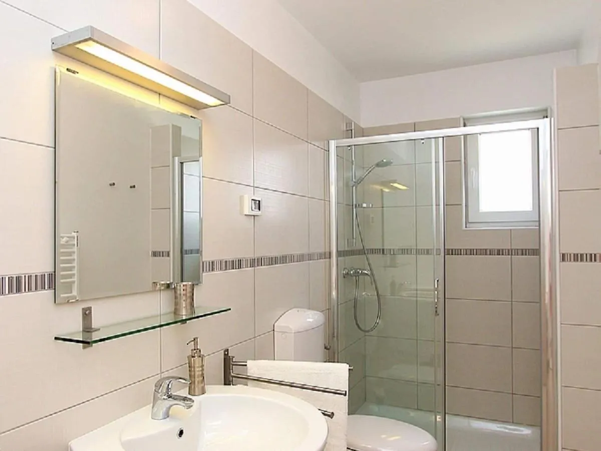 Modern Apartment In Pula With Garden