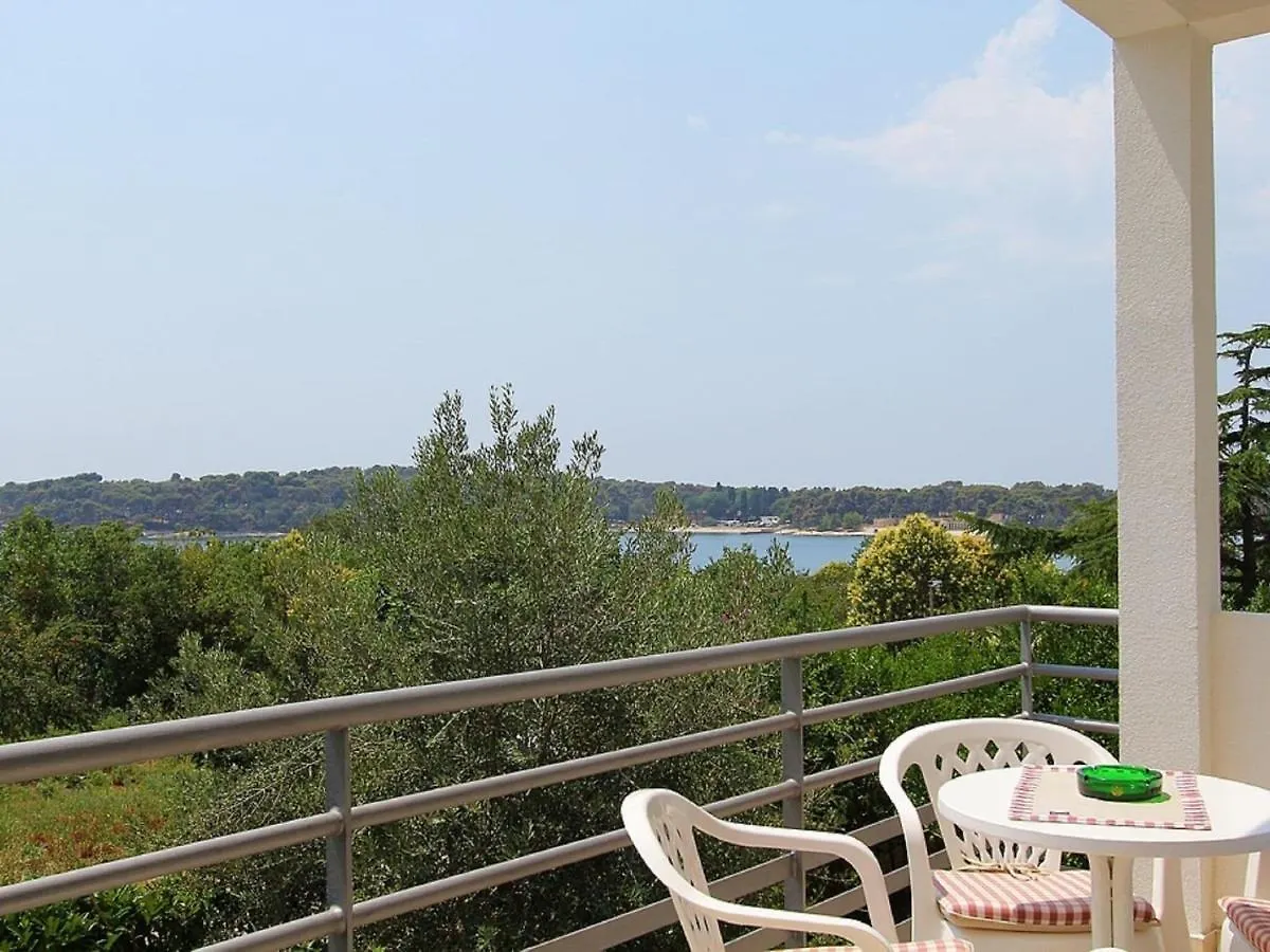 Modern Apartment In Pula With Garden