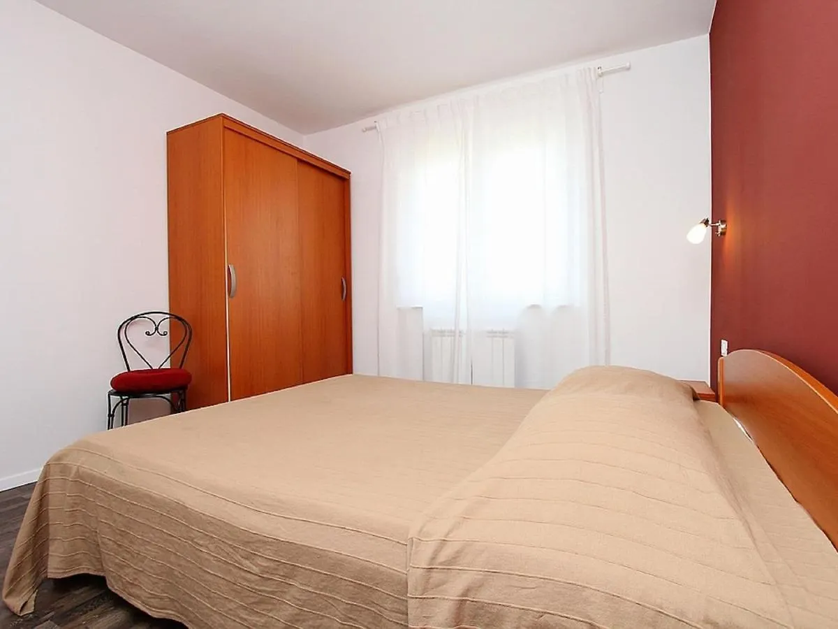 Modern Apartment In Pula With Garden